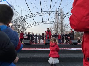 Djevojčica, protest